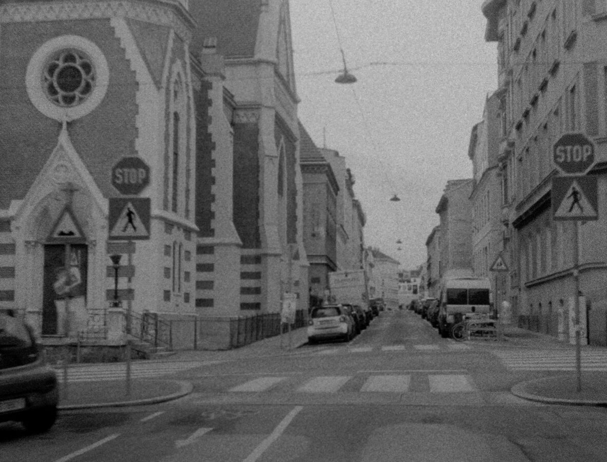 Remade: Hans Scheugl's 'Wien 1180, Schumanngasse'. A film by Karl Wratschko